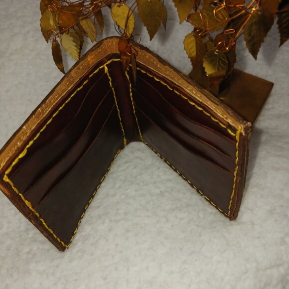 Hand carved 3-D wallet - Picture 5 of 8